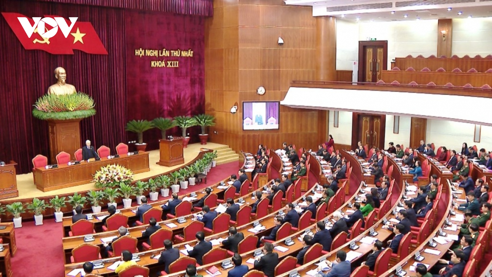 Politburo introduces candidates to key State positions